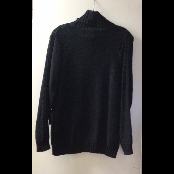 🌟 Black Knit Turtleneck Sweater - Picture 4 of 6